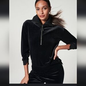 SPANX Black Velvet half zip top sz XS.